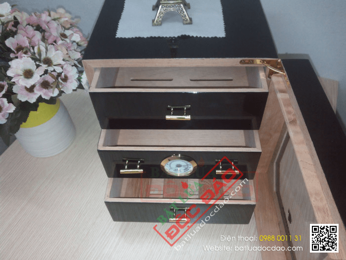 Hộp giữ ẩm Xì gà chính hãng Cohiba 3 ngăn có trang bị đồng hồ đo độ ẩm - Mã SP: BLH007