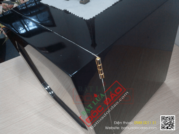 Hộp giữ ẩm Xì gà chính hãng Cohiba 3 ngăn có trang bị đồng hồ đo độ ẩm - Mã SP: BLH007